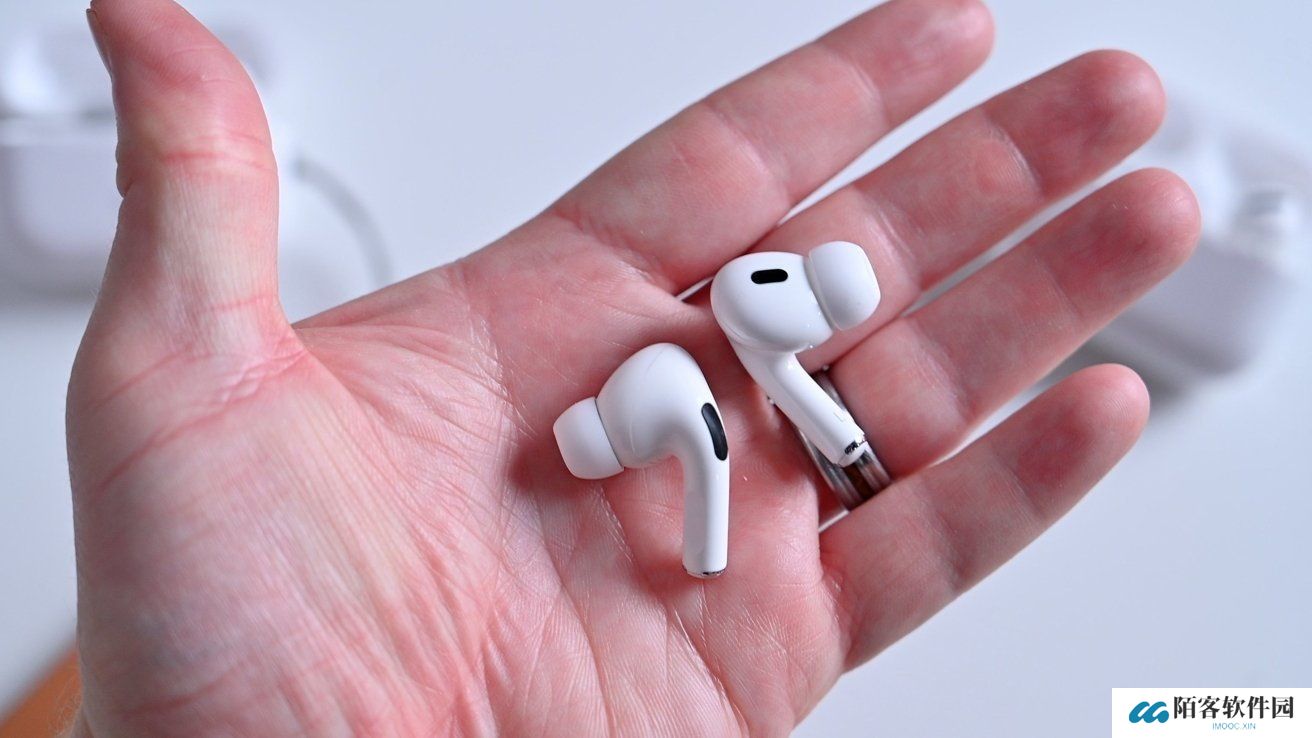 苹果 AirPods 新突破：内置摄像头，引领耳机智能交互新时代